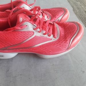 REEBOK EASY TONE HOT PINK 8 1/2